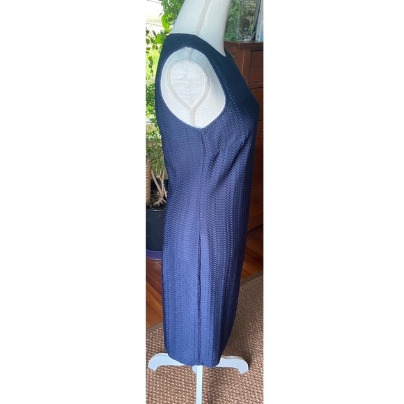 Sharagano Dress Size 6 Zipper Slit Navy Blue Textured Sleeveless Sheath Dress - Picture 6 of 15